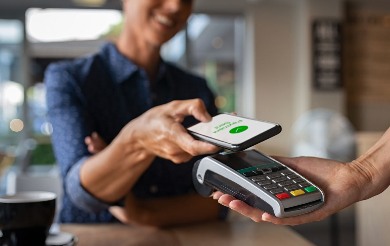 Person paying in a store by using their phone